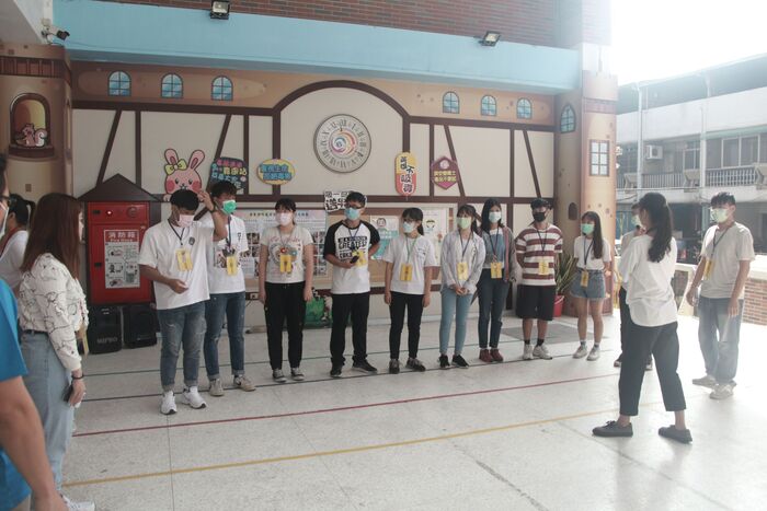 109學年度「大手拉小手-反毒鬥陣來」信義國小附設幼兒園反毒宣導圖片
