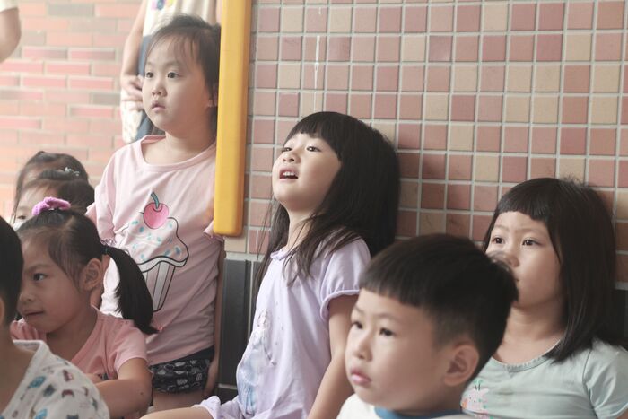 109學年度「大手拉小手-反毒鬥陣來」信義國小附設幼兒園反毒宣導圖片