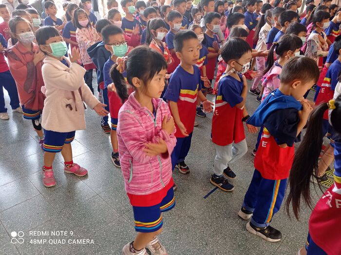 109學年度「大手拉小手-反毒鬥陣來」建國國小反毒宣導圖片