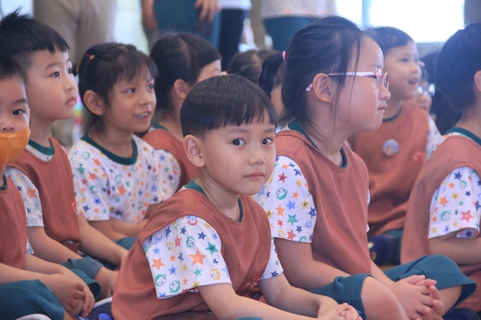 109學年度「大手拉小手-反毒鬥陣來」屏榮幼兒園校園安全暨反毒宣導圖片