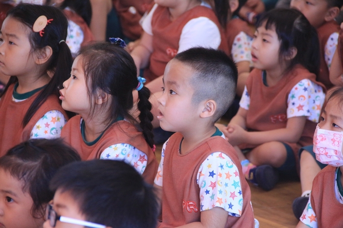 109學年度「大手拉小手-反毒鬥陣來」屏榮幼兒園校園安全暨反毒宣導圖片