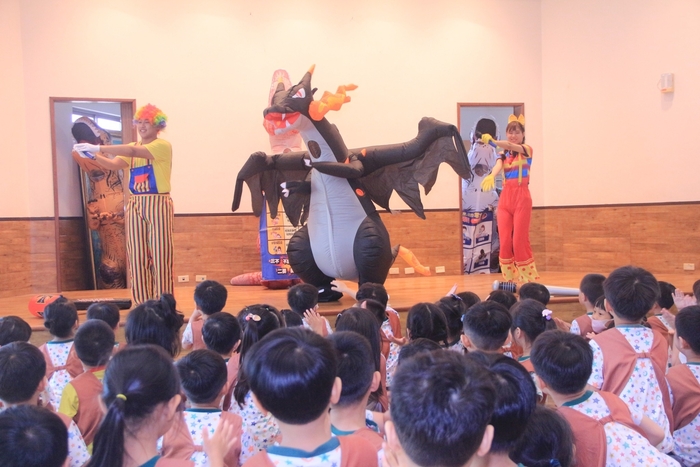109學年度「大手拉小手-反毒鬥陣來」屏榮幼兒園校園安全暨反毒宣導圖片
