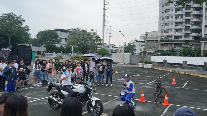 正確騎乘姿勢示範、酒駕體感體驗活動圖片