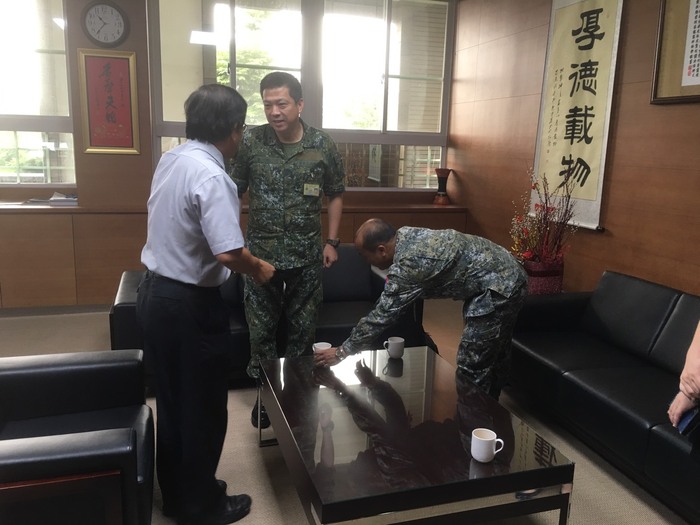 106年8月15日陸軍第四地區支援指揮部黃明道少將來訪圖片
