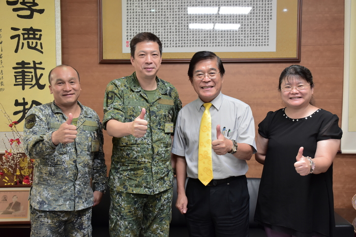 106年8月15日陸軍第四地區支援指揮部黃明道少將來訪圖片