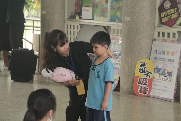 109學年度「大手拉小手-反毒鬥陣來」五溝國小反毒宣導圖片