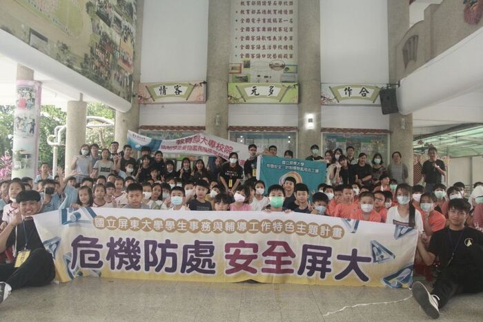 109學年度「大手拉小手-反毒鬥陣來」五溝國小反毒宣導圖片