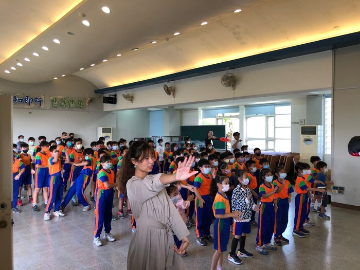 111學年度第2學期「防制學生藥物濫用」凌雲國小反毒宣導圖片