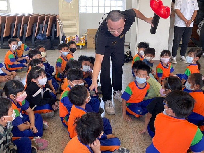 111學年度第2學期「防制學生藥物濫用」凌雲國小反毒宣導圖片