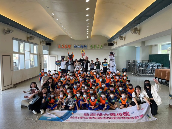 111學年度第2學期「防制學生藥物濫用」凌雲國小反毒宣導圖片