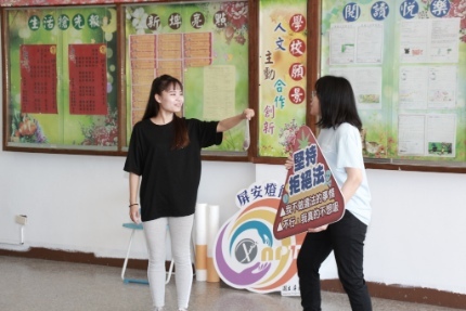 109學年度「大手拉小手-反毒鬥陣來」新埤國小反毒宣導圖片