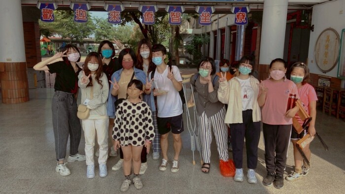 111學年度「防制學生藥物濫用」僑智國小反毒宣導圖片